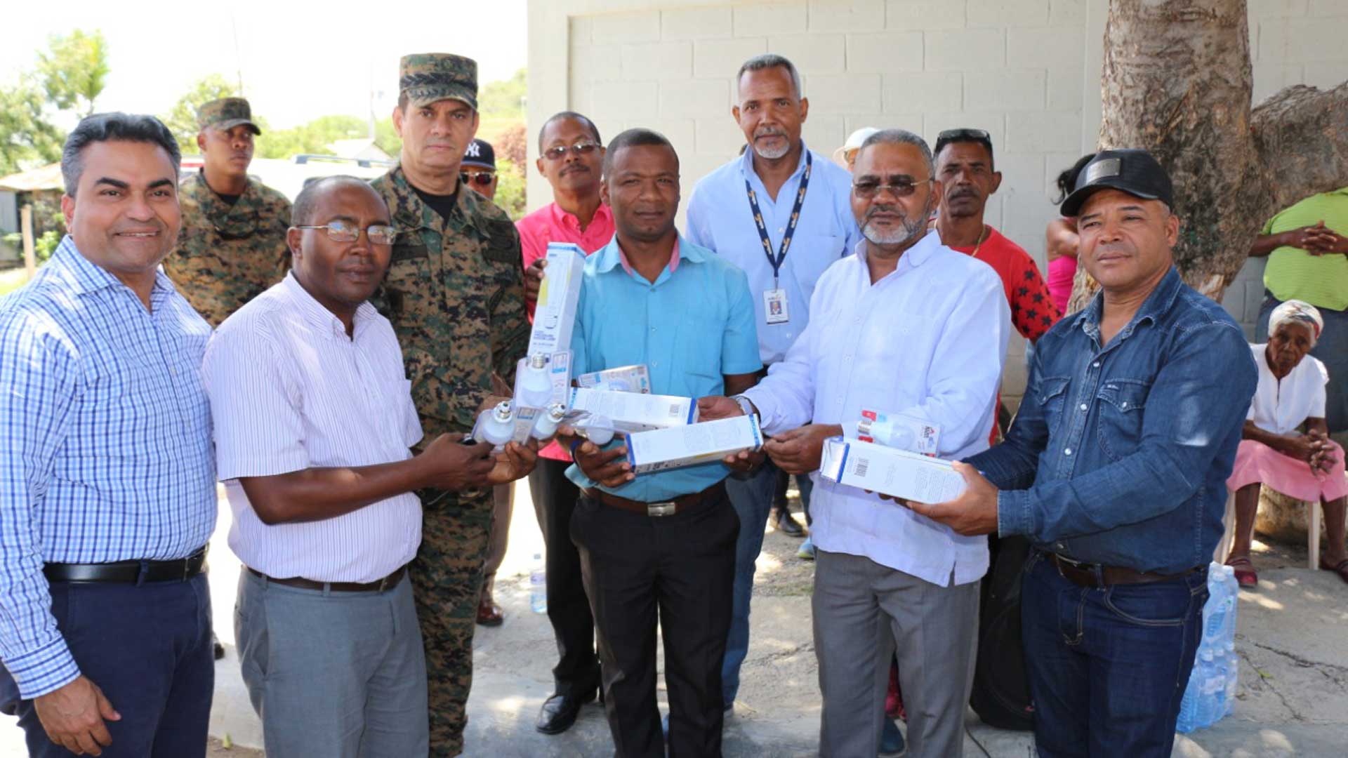 Entregan Cancha y Bombillas  en Vallejuelo