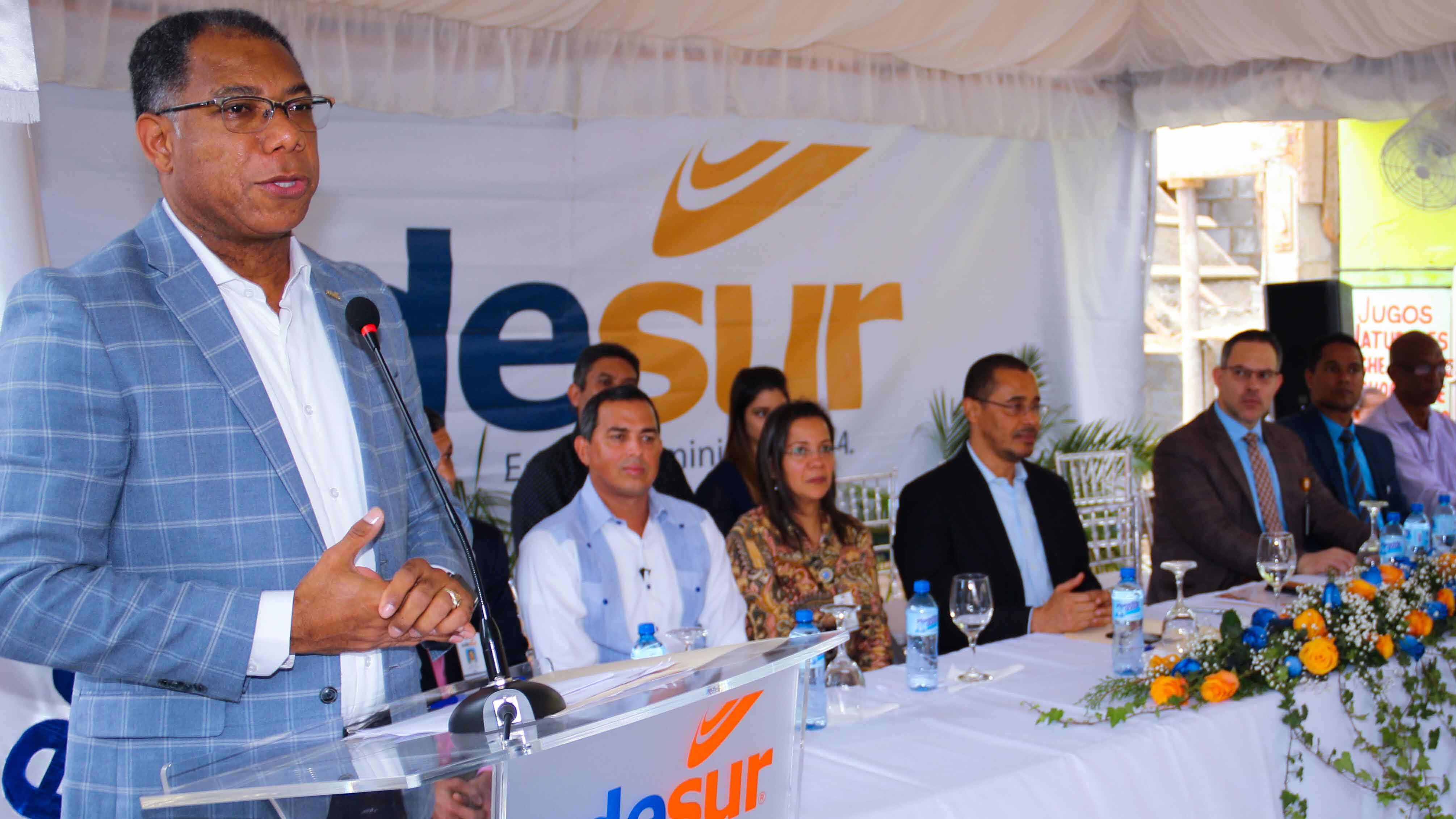 Edesur coloca en 24 horas de energía a sectores del municipio Haina