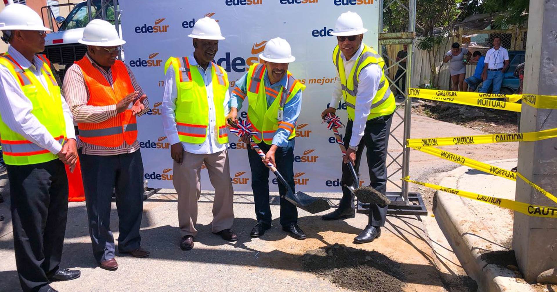 EDESUR da primer palazo en Villa Liberación San Juan, invierte 110 millones en proyectos