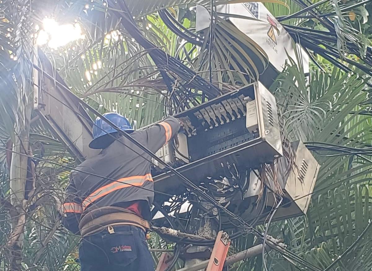 Edesur restablece servicio en El Quilombo tras sustituir módulo quemado por conexiones ilegales
