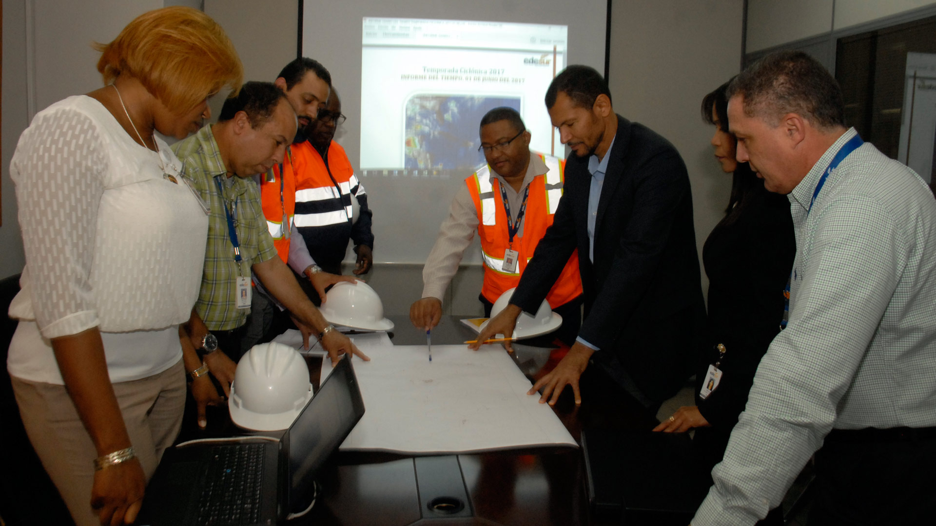 EDESUR presenta plan de contingencia por temporada ciclónica 2017