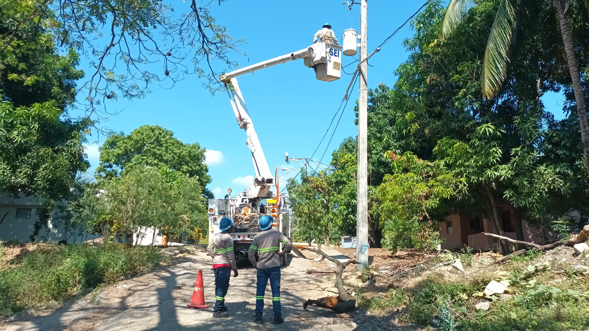 Edesur rehabilitó redes en la comunidad Semana Santa, San Cristóbal con una inversión de RD$3,261,694.94