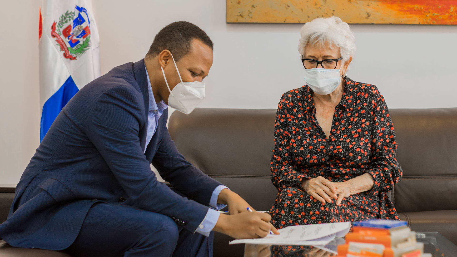 Milton Morrison se compromete con la transparencia y firma “Compromiso ético para los altos funcionarios del gobierno”