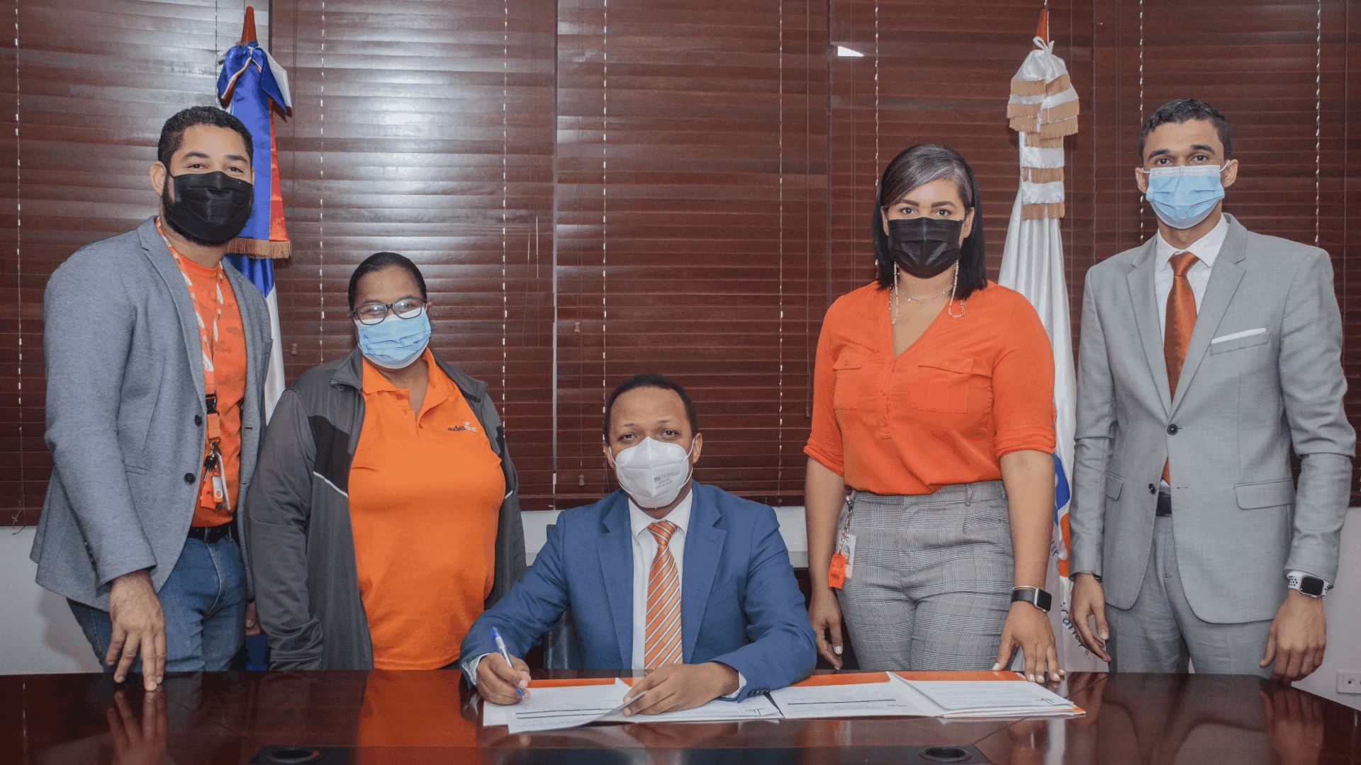 Edesur firma carta compromiso en el día de la no violencia contra la mujer