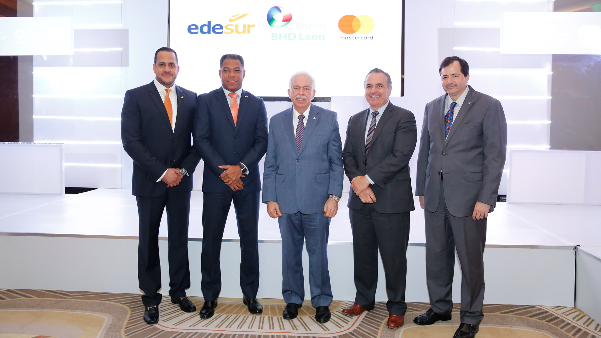 Banco BHD León y Edesur firman alianza