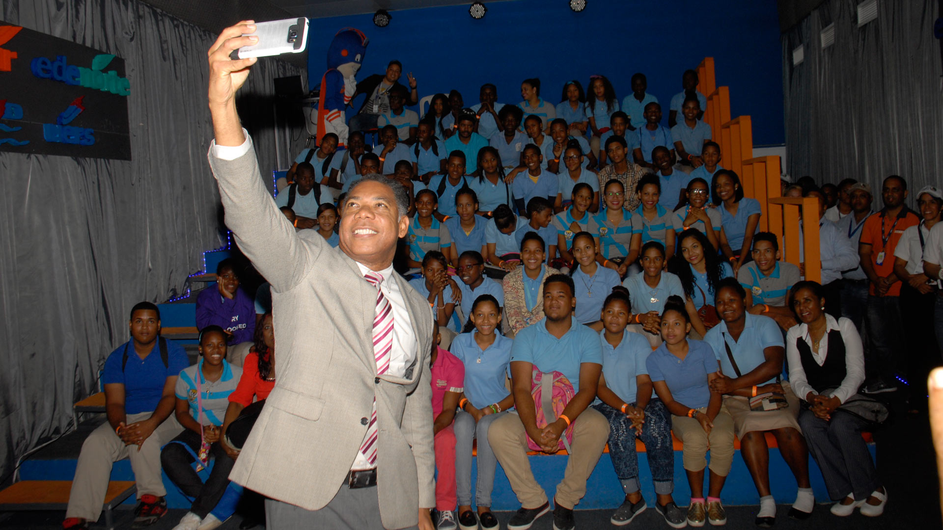 EDESUR participa en la Feria Internacional del Libro