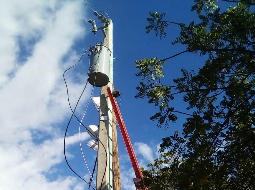 EDESUR instala transformadores en Sabana Yegua y en Matadero de Estebanía, Azua