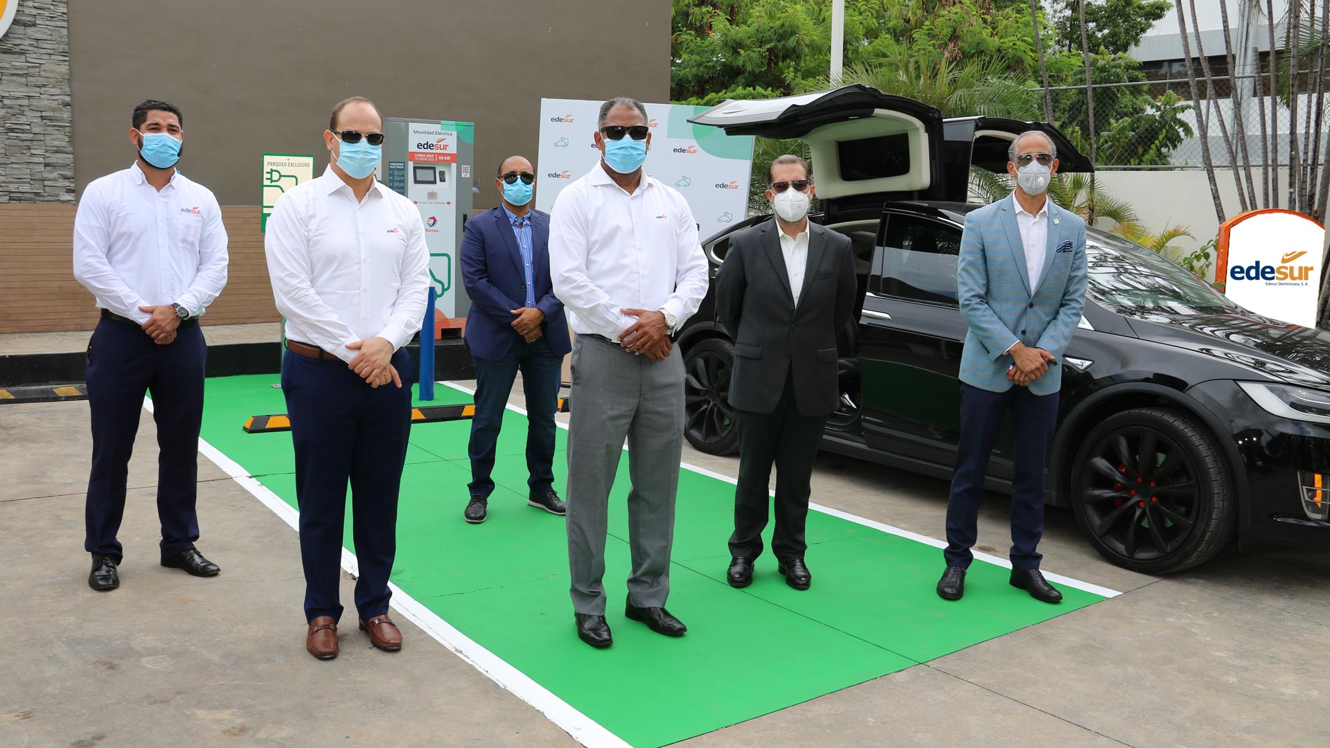 EDESUR celebra sus 21 años instalando su 1er cargador para vehículos eléctricos