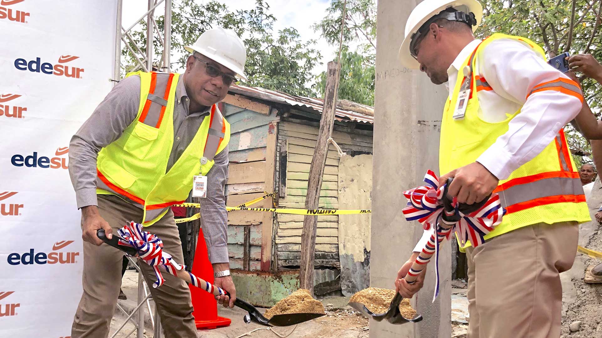 Edesur realiza primer palazo para rehabilitación de redes en San Cristóbal en beneficio de más de 150 mil dominicanos.