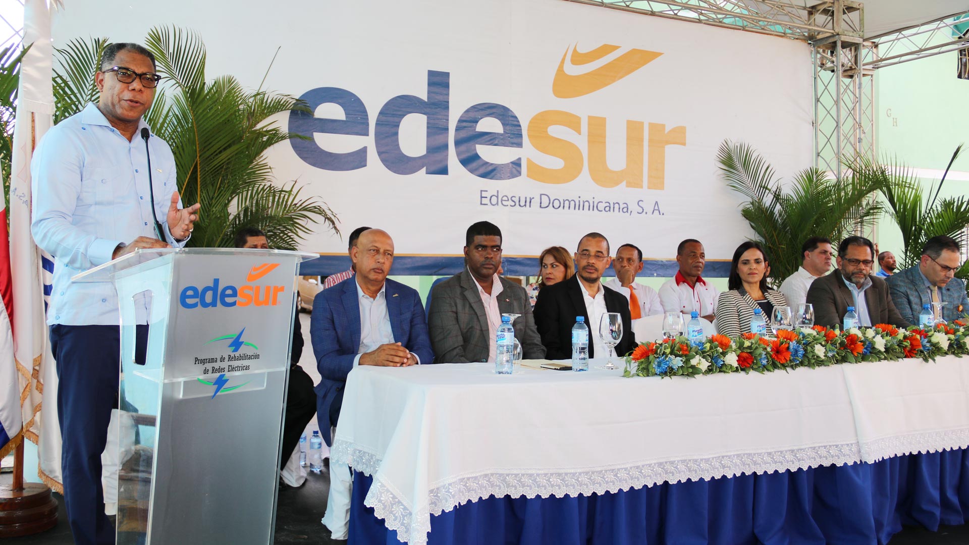 Edesur instala 24 horas en sectores de Santo Domingo Oeste y Quita Sueño