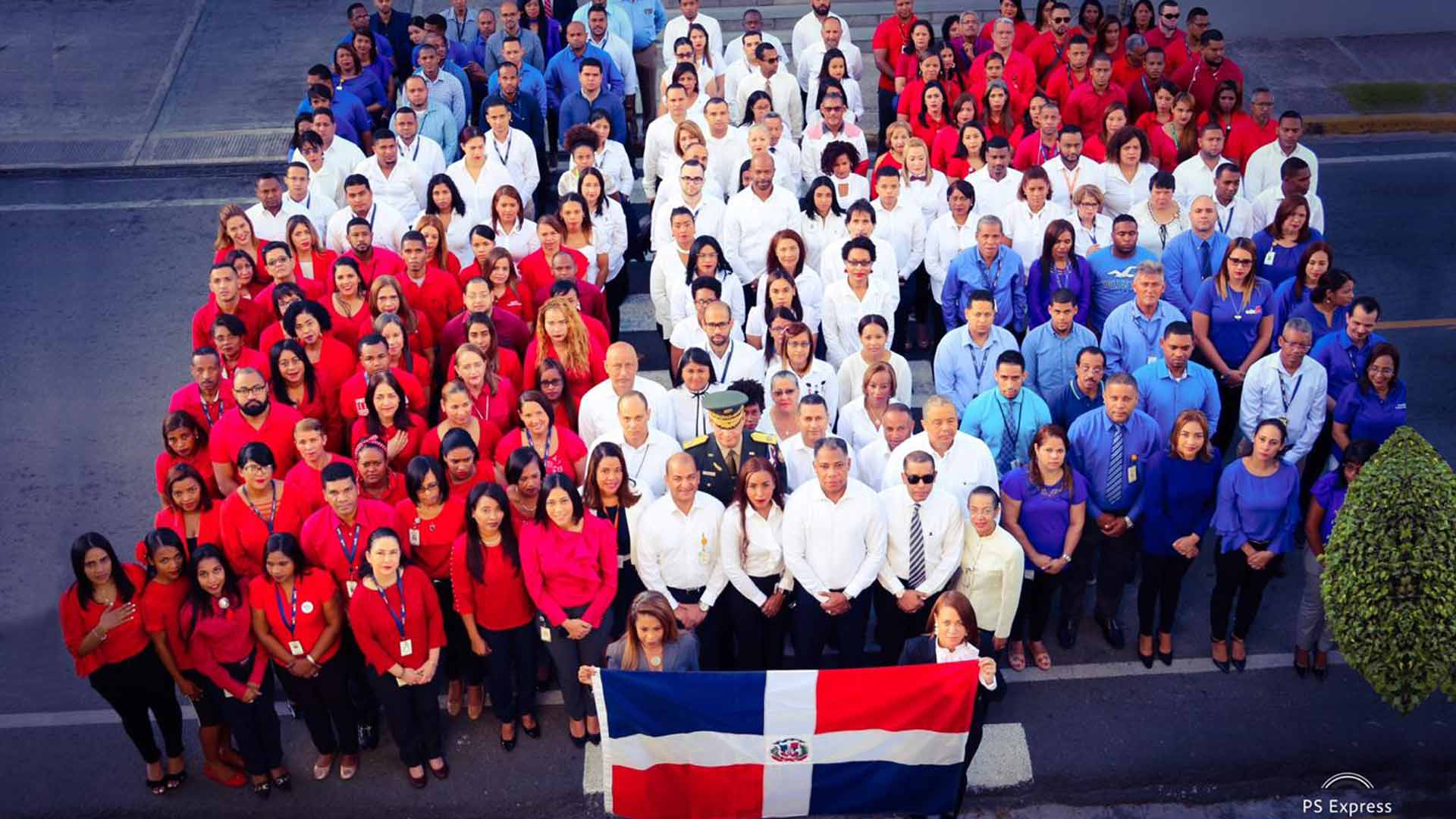 EDESUR realiza acto para honrar nuestra Bandera