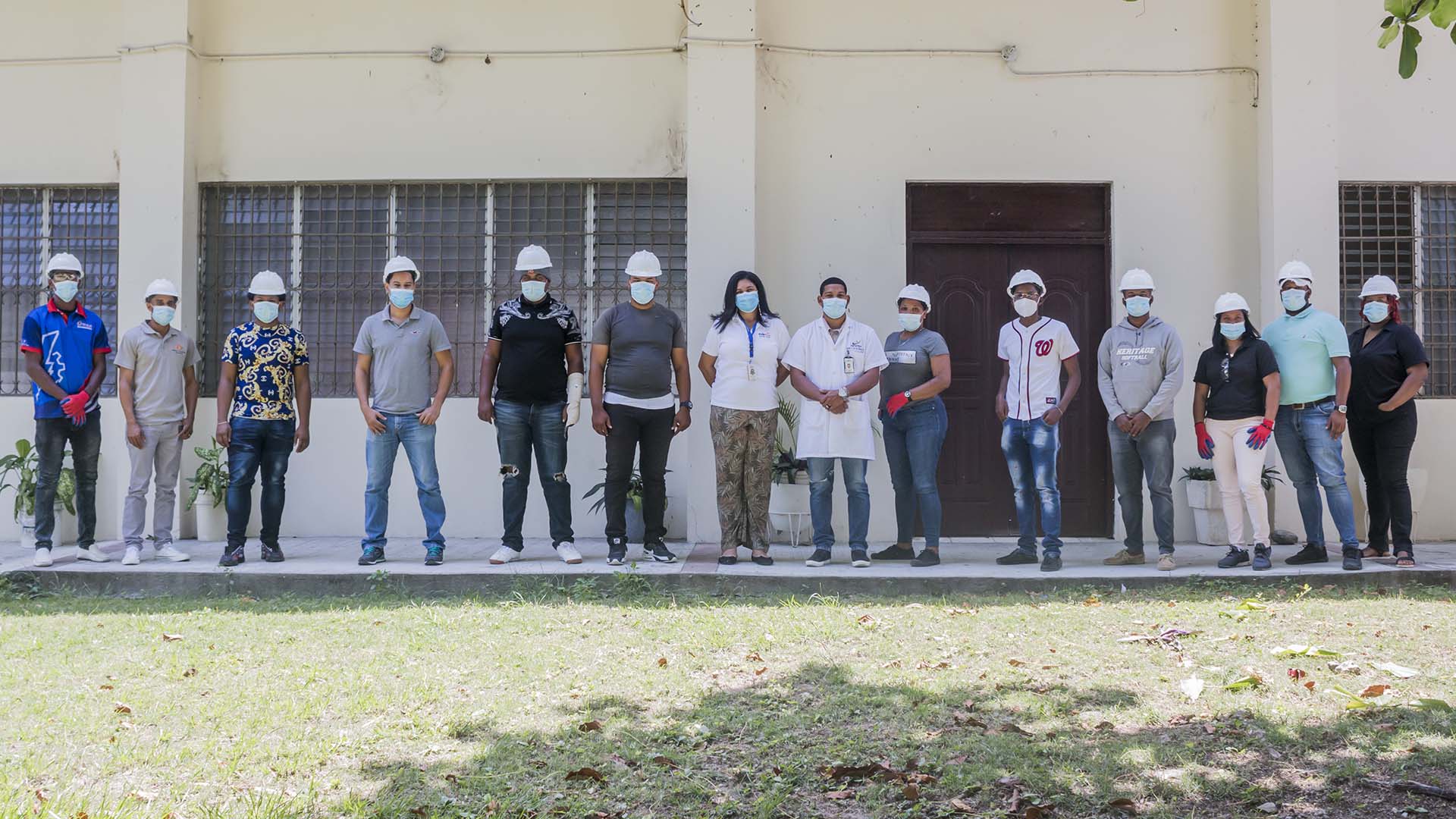 Edesur e INFOTEP gradúan decenas de jóvenes como “electricistas comunitarios”